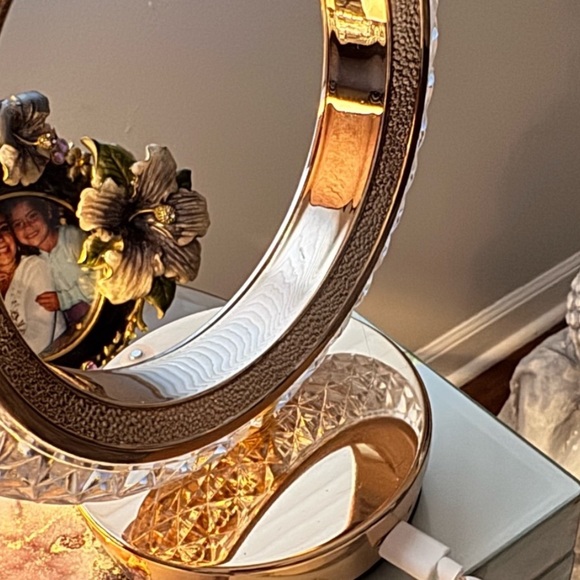 Tech Mod Crystal LED Mood Moon Light Ring - Picture 7 of 7